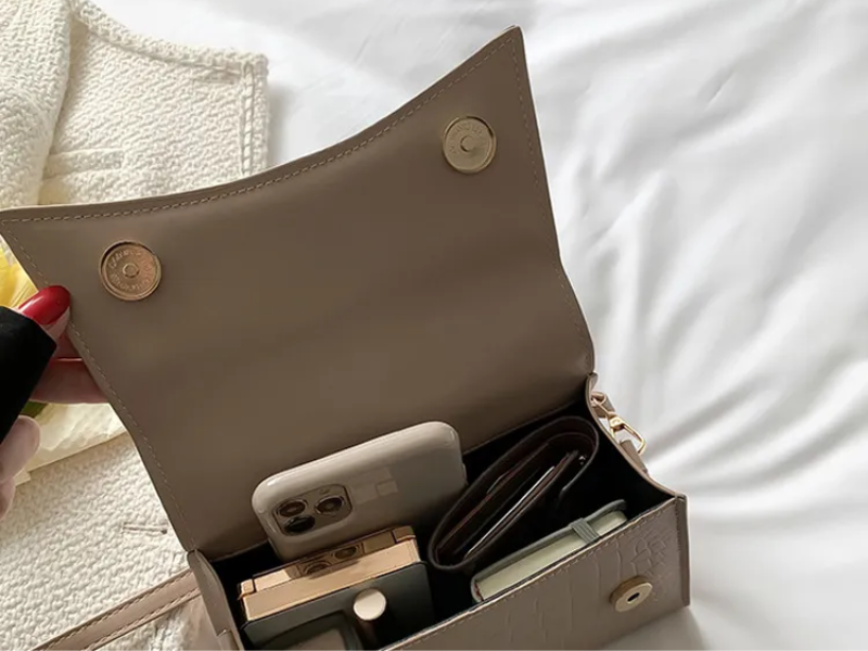 Nora handbag - With practical top handle-Elly Rose