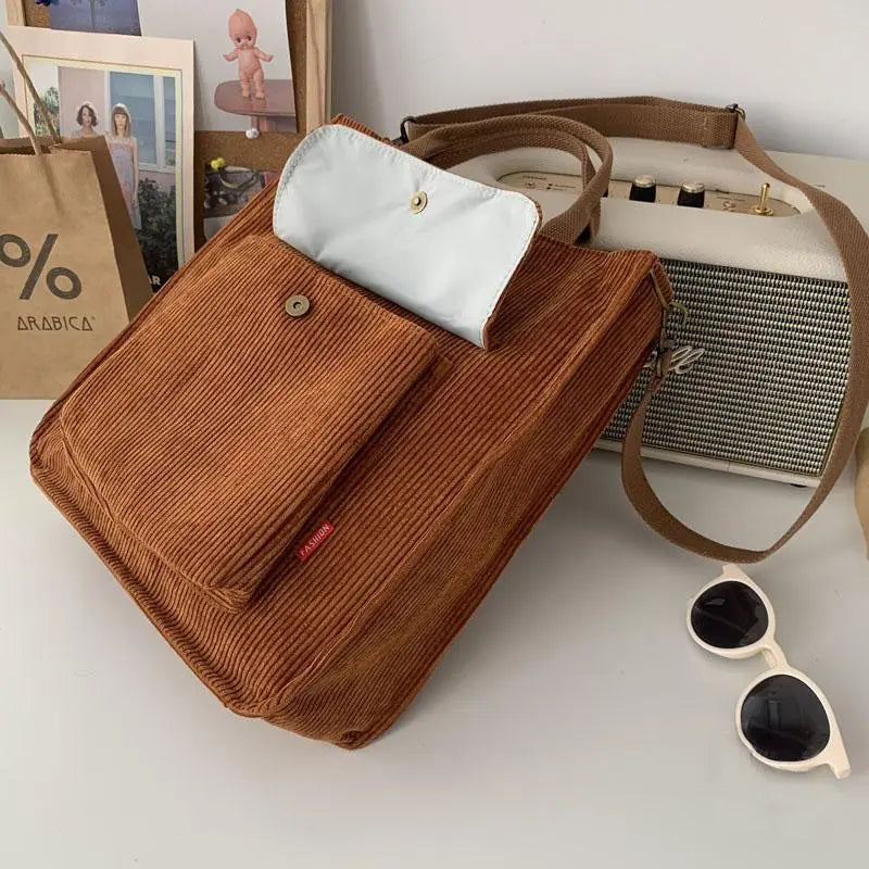 Gitte - Elegant and spacious Manchester bag-Elly Rose