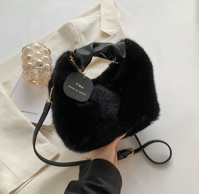 Fluffy handbag | This bag makes you want to hug it-Elly Rose