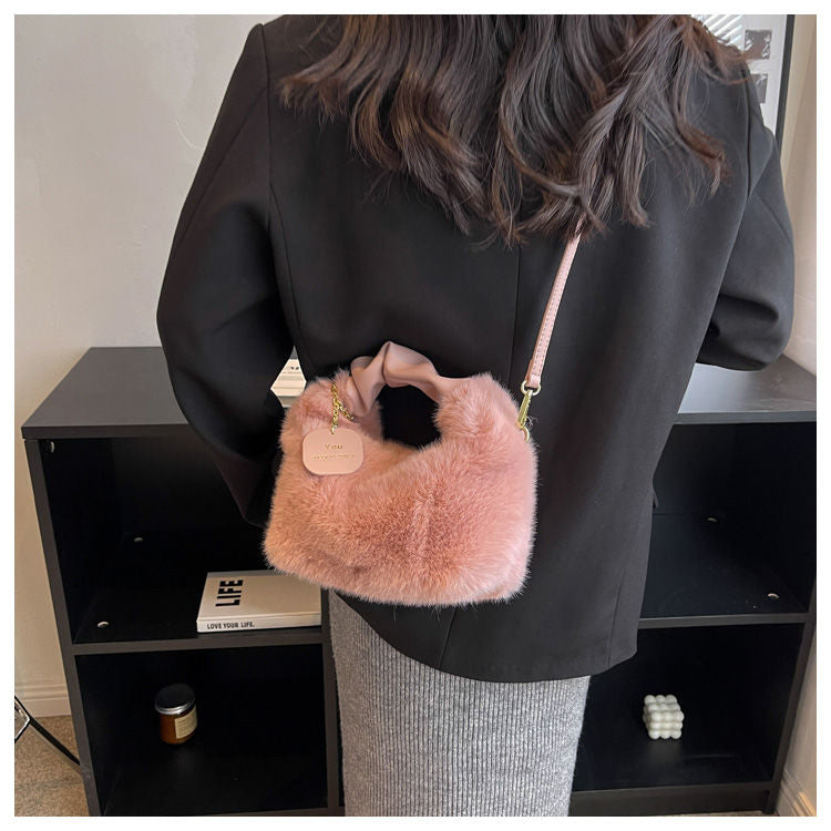 Fluffy handbag | This bag makes you want to hug it-Elly Rose