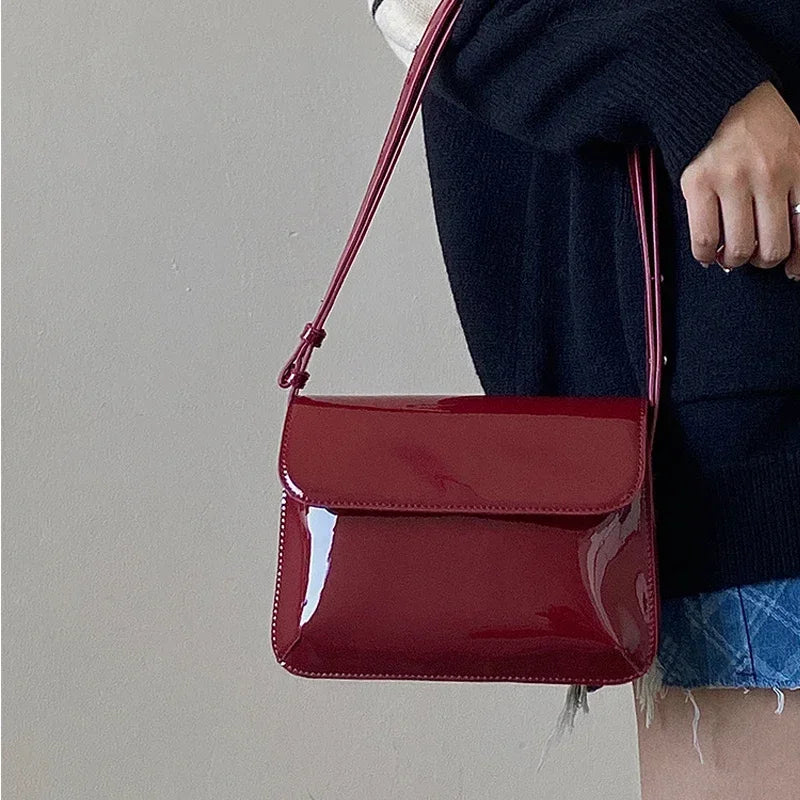 Elegant and chic red shoulder bag-Elly Rose