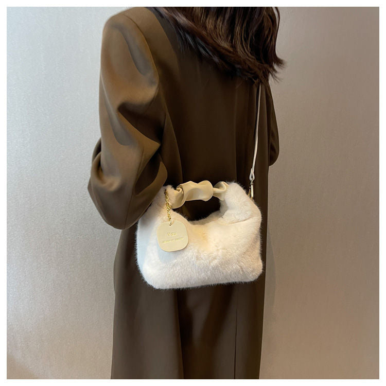 Fluffy handbag | This bag makes you want to hug it-Elly Rose