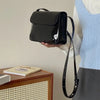 Elegant and chic red shoulder bag-Elly Rose